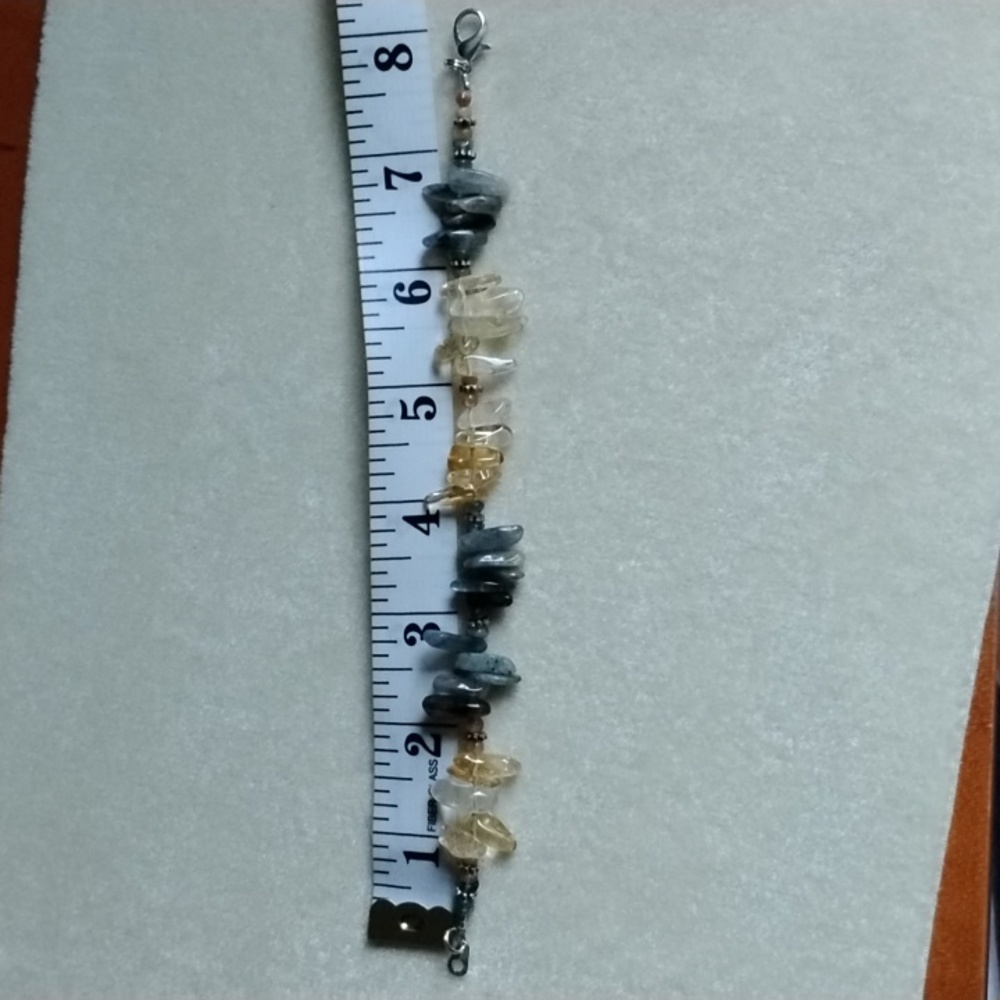 HAND CRAFTED CITRINE AND LABRADORITE BRACELET - Picture 6 of 6